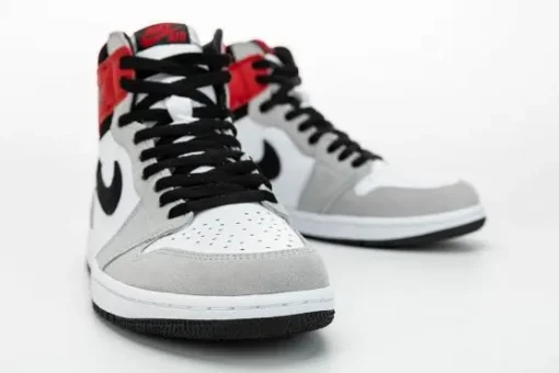 NIKE AIR JORDAN 1 RETRO HIGH SMOKE GREY RED