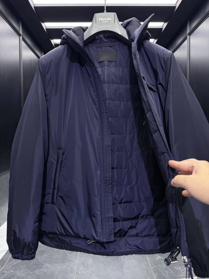 Prada Logo Hooded Puffer Jacket Navy Blue - Imagen 2