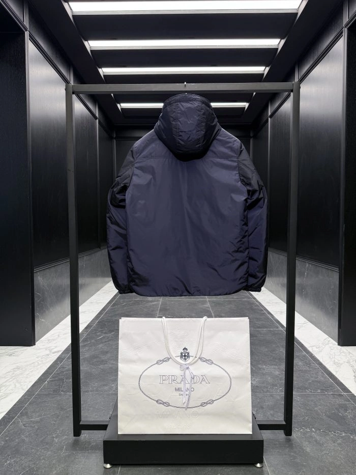 Prada Logo Hooded Puffer Jacket Navy Blue - Imagen 3