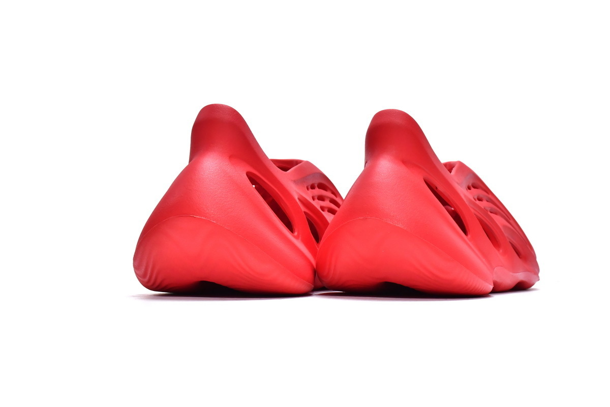 Yeezy Foam Runner Vermillion - Imagen 4