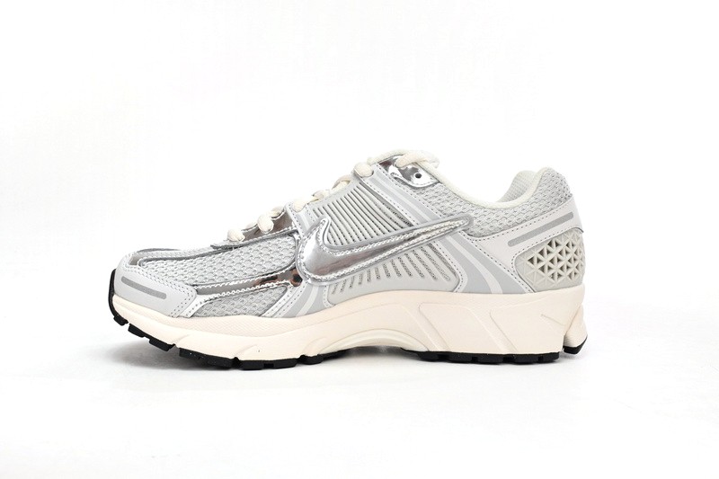 NikeAir Zoom Vomero 5 Silver