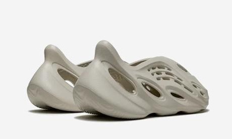 Yeezy Foam- RNNR Sand